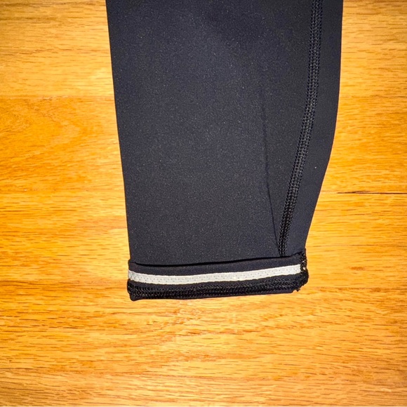 Lululemon On Track Tight- Rare- bonded details- size 4 - Picture 9 of 13